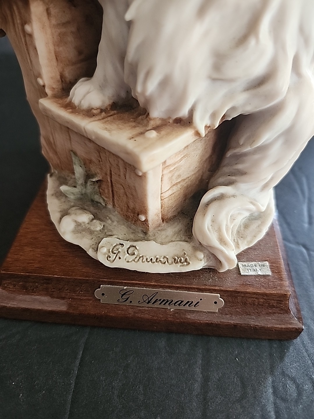 Authentic Giuseppe ARMANI Cat With Bow On Steps Figurine Made In Italy 7.5” High