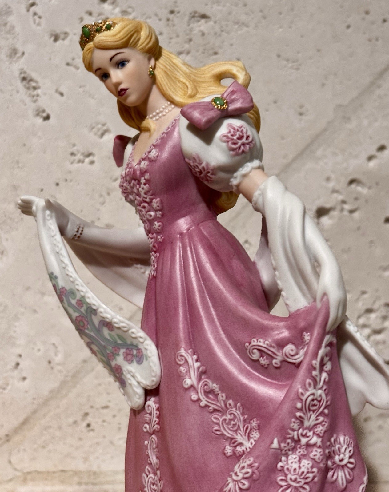 LENOX “Cinderella” fine porcelain figurine The Legendary Princesses Coll 9”tall