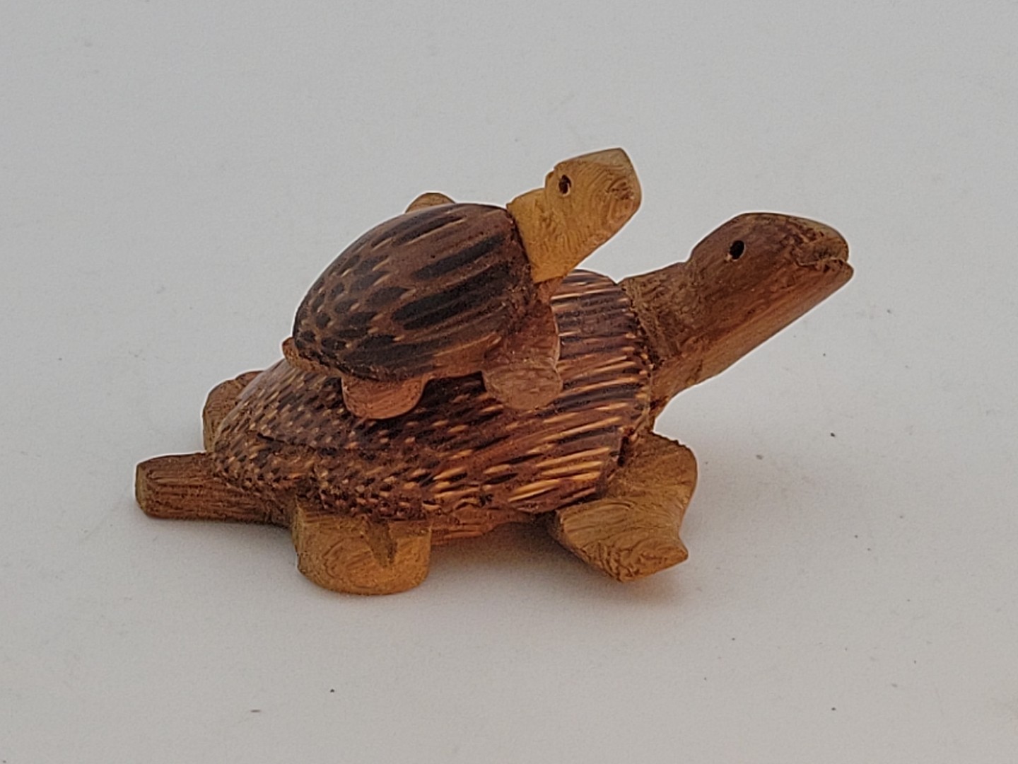 NEW Sea Turtles Handcarved Mini Wooden Baby On Mom’s Back~Baby Swivels 1.5”x2.5”