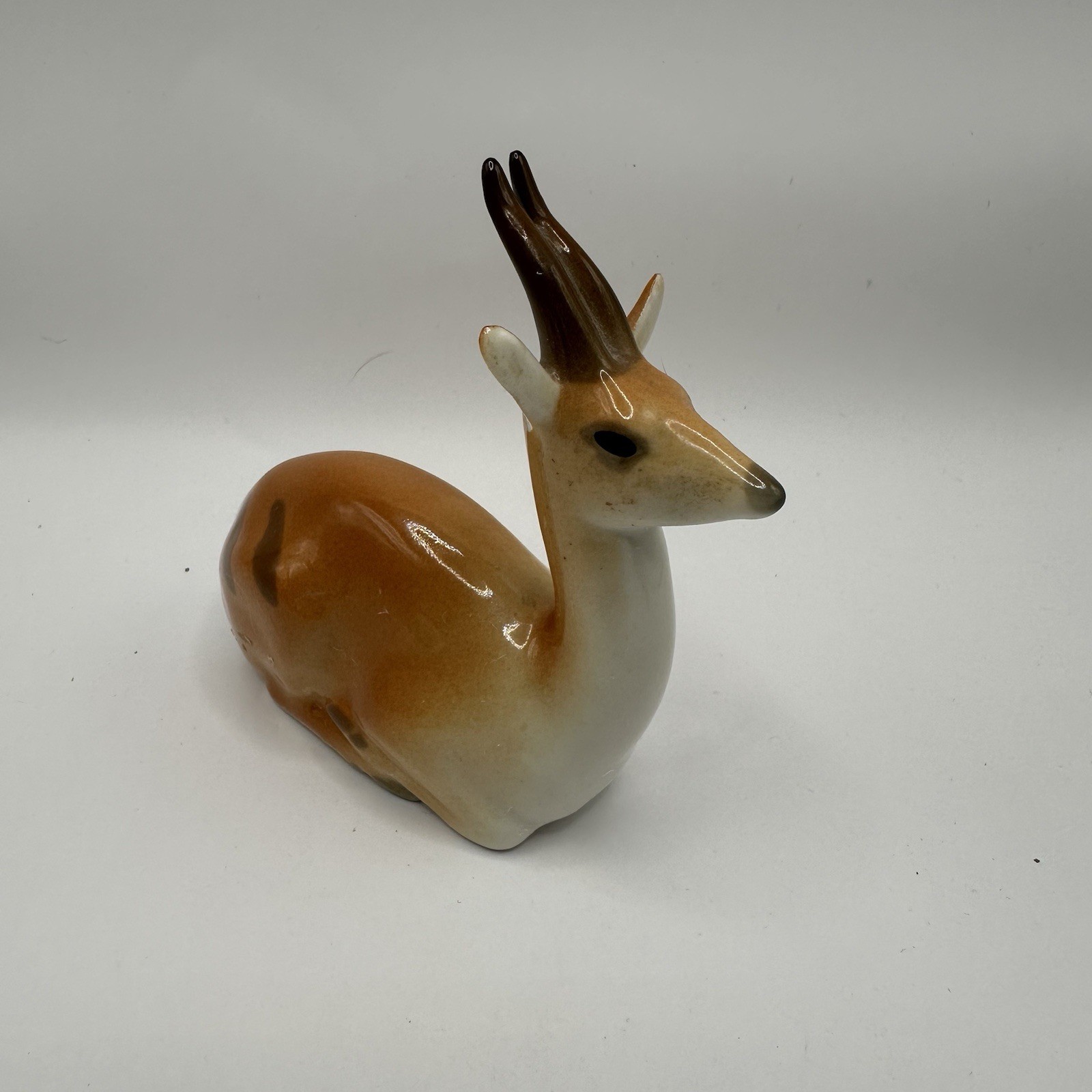 LOMONOSOV GAZELLE IMPALA ANTELOPE FIGURINE Seated Handpainted RUSSIA 4″