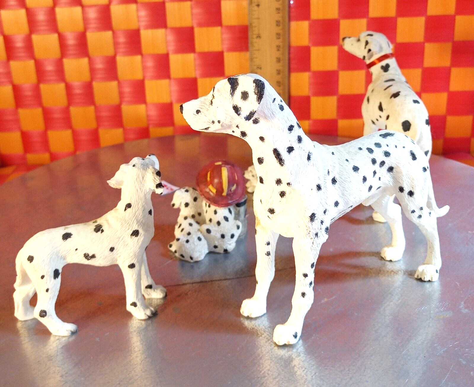 Décor, Figurines, Dalmations Lot of 5 items, porcelain-like material, 4″ by 3″ L