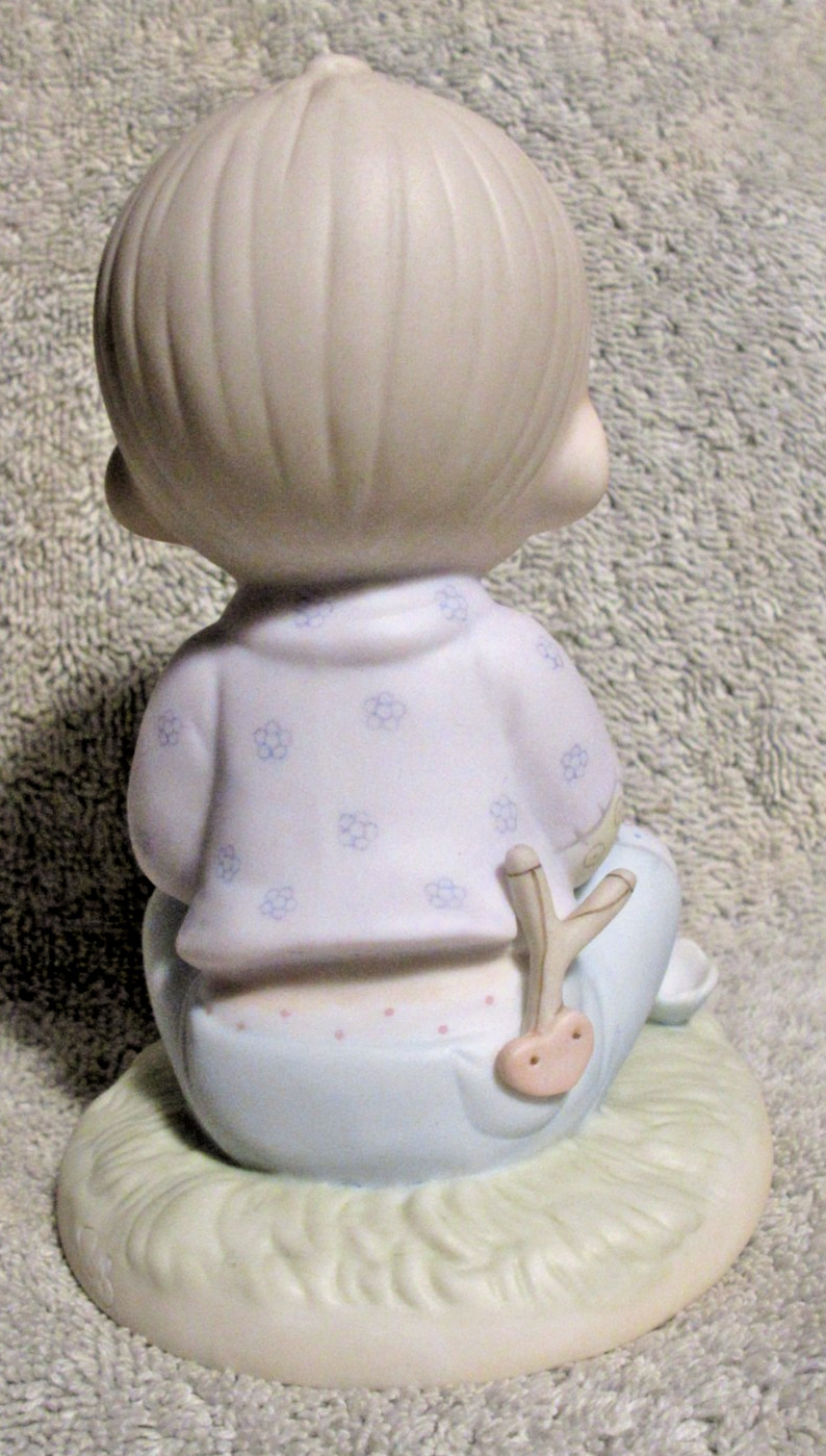 Precious Moments Figurine I Believe in Miracles 1996 NIB Free Shipping