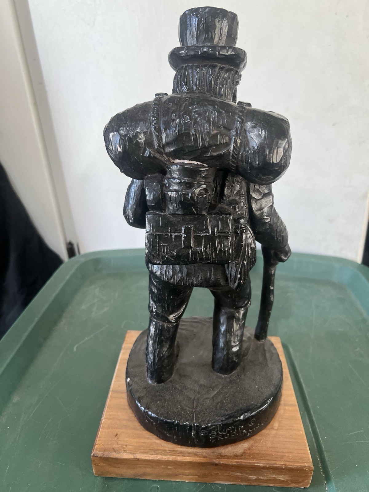 Vintage 1969 Austin Productions “The Peddler” Sculpture – 13″ Durastone Statue