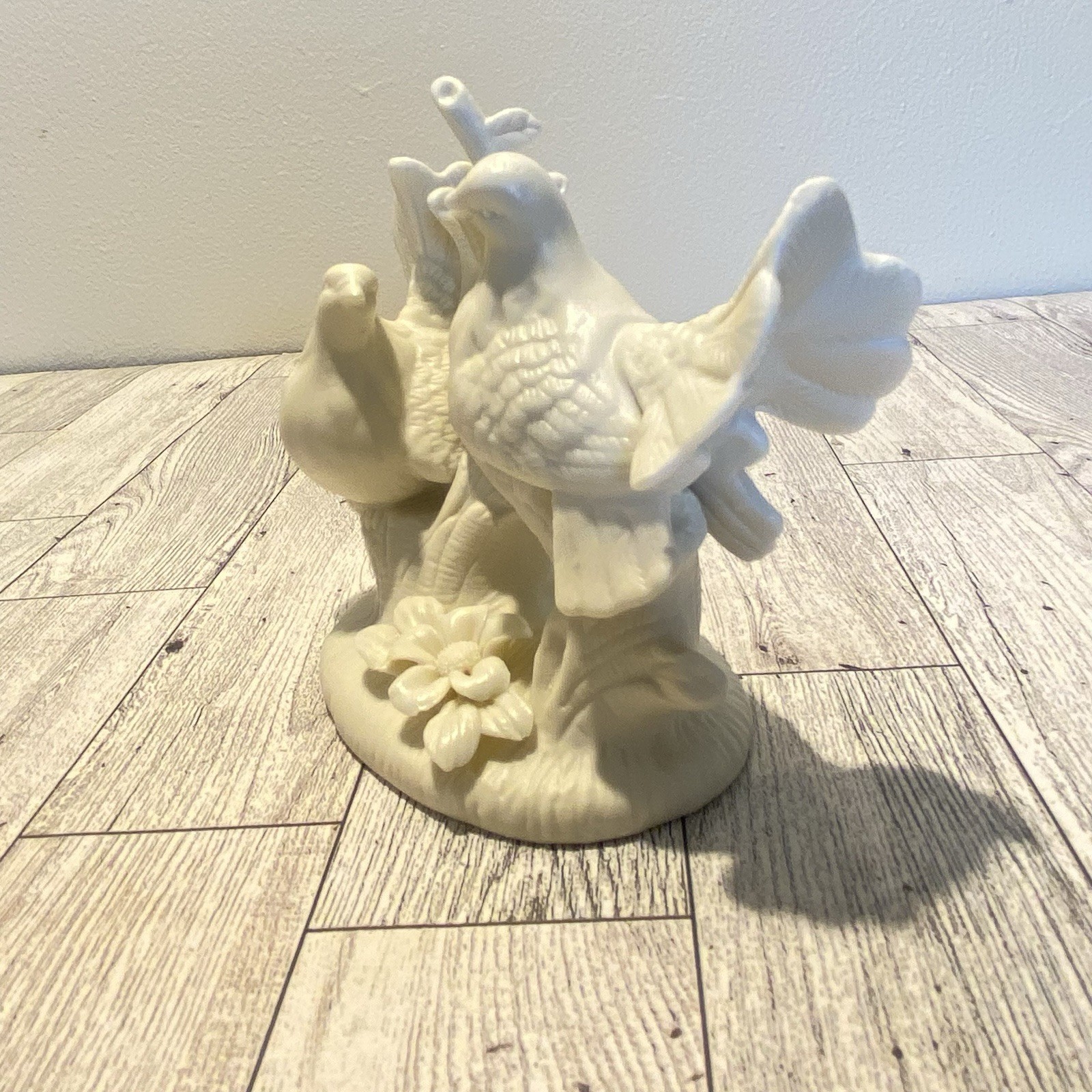 Vintage Ivory PORCELAIN BISQUE Pair of Doves 6”c5” Unbranded EUC Love Birds