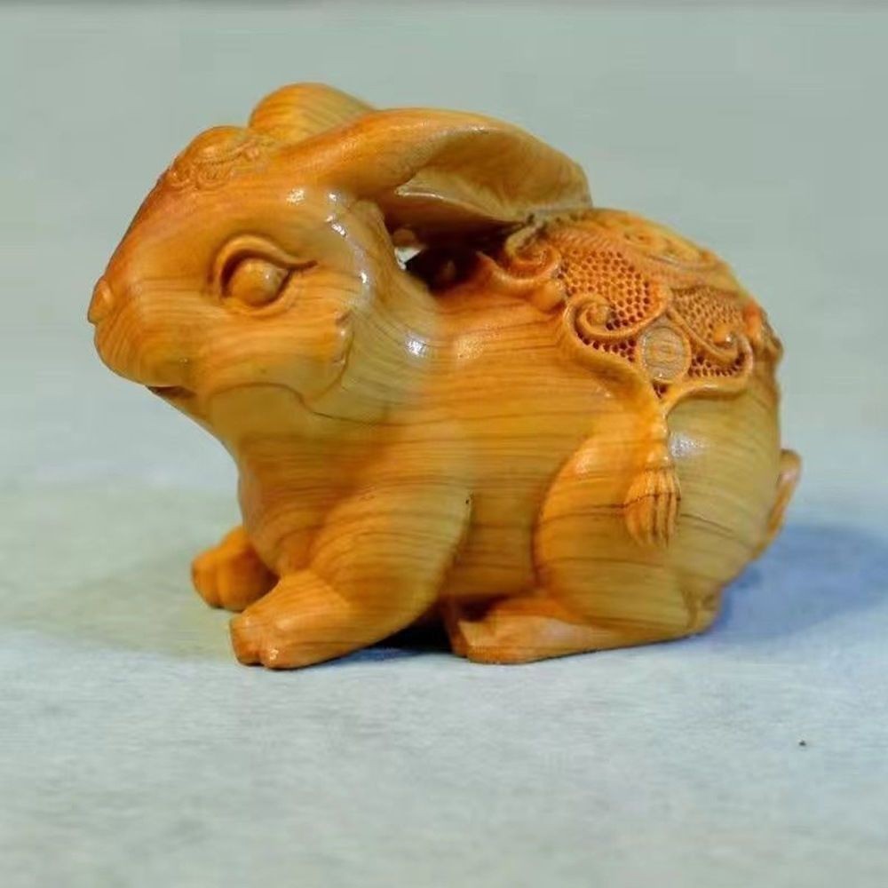 Natural Thuja Wood Carving Rabbit Statue Fengsgui Statue Table Car Ornament Gift