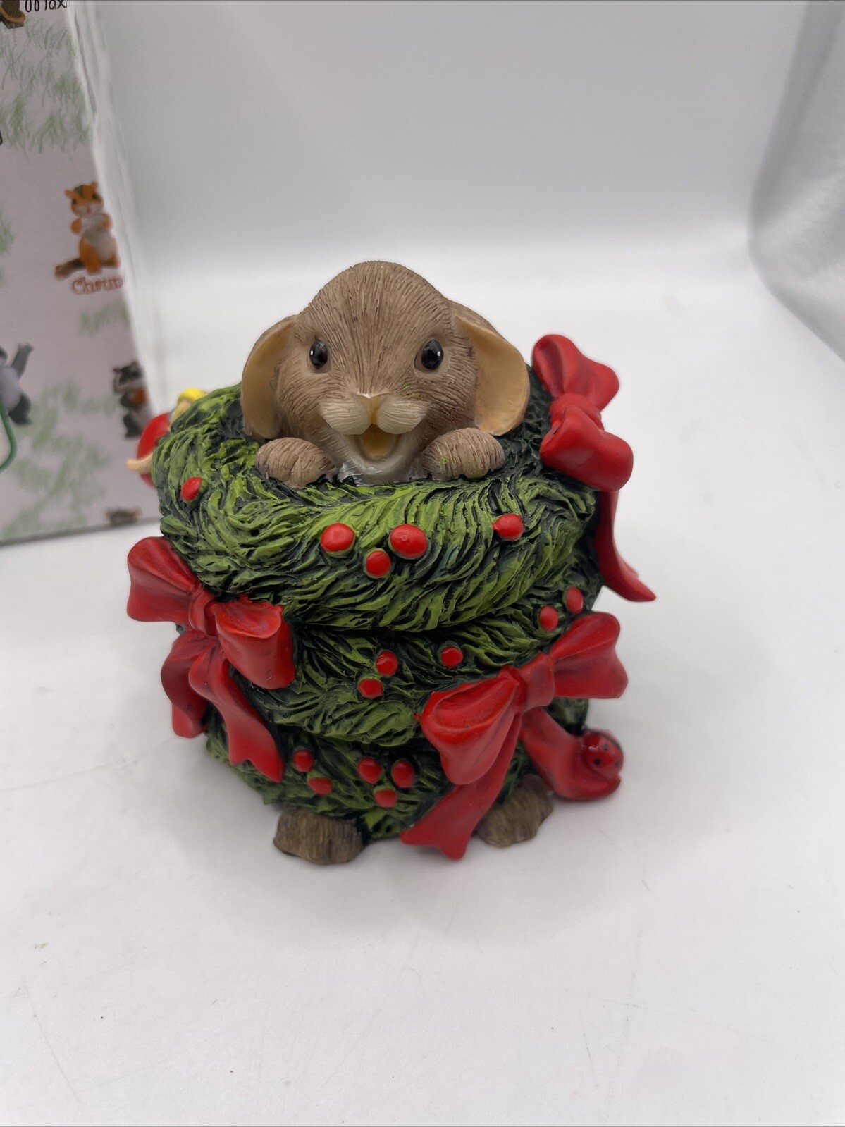 Charming Tails ‘THE WREATH-IN FOR THE SEASON” CHRISTMAS MOUSE New In Packaging!