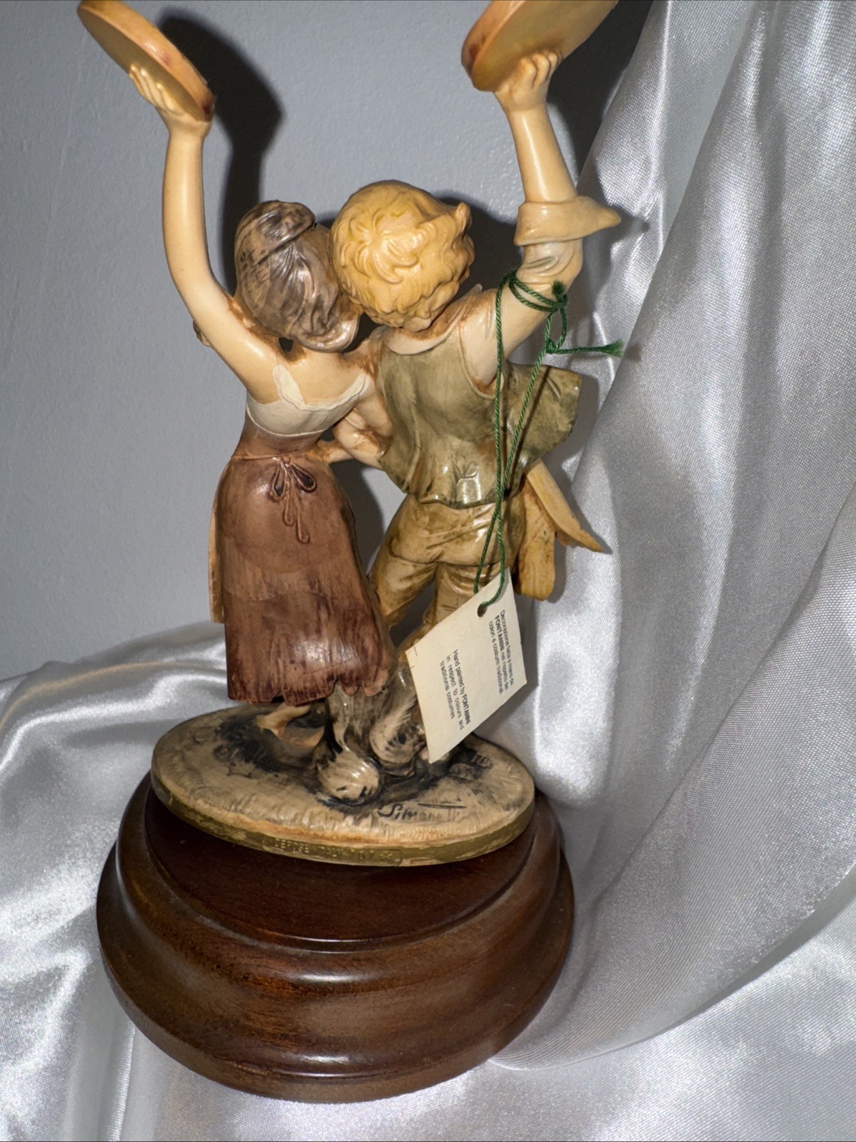 A great figure/Rotating Dancing Couple Music Box by Italy