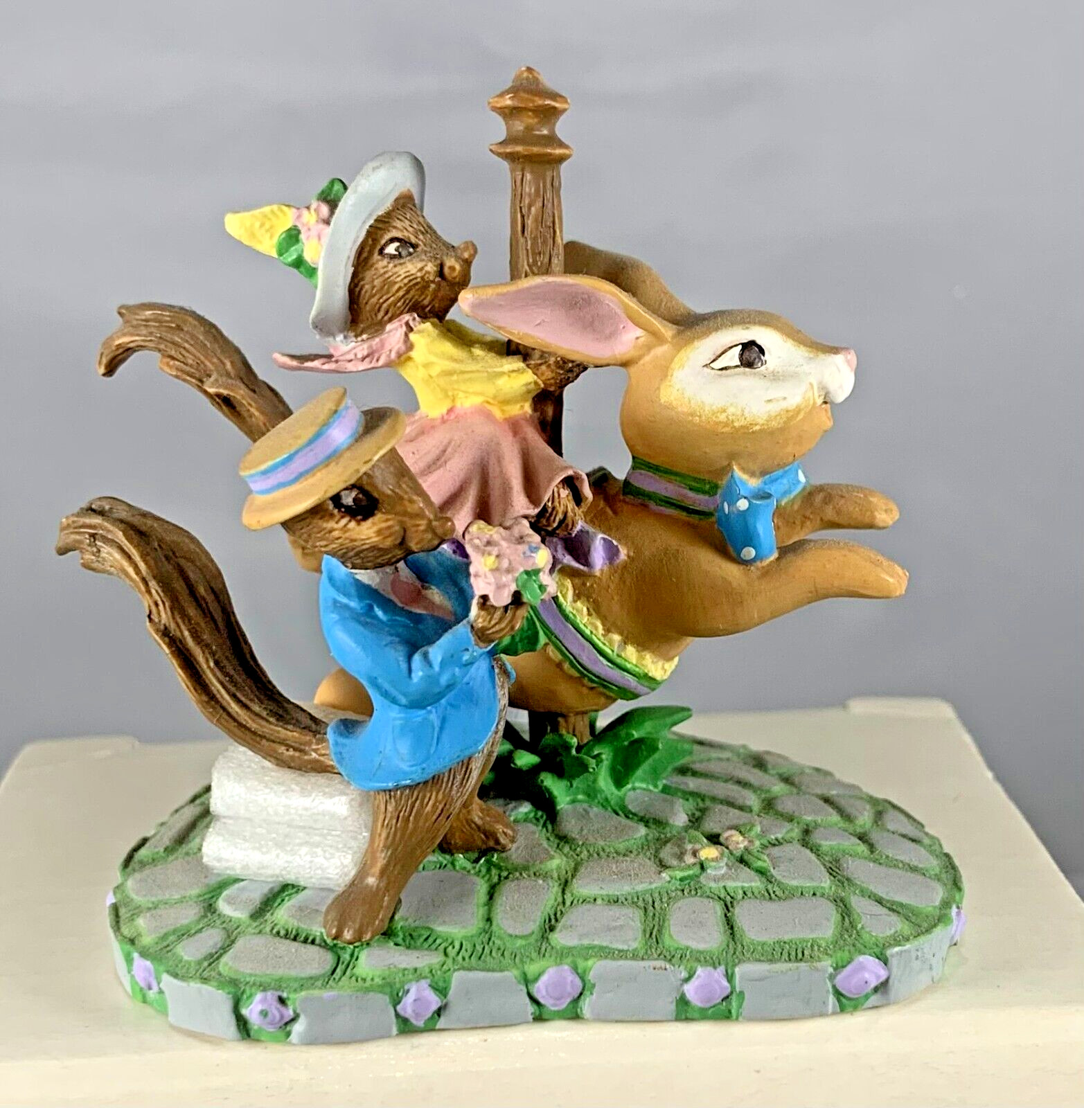 AVON CAROUSEL WONDERLAND MINIATURES COLLECTION “FLOWERS FOR A KISS”