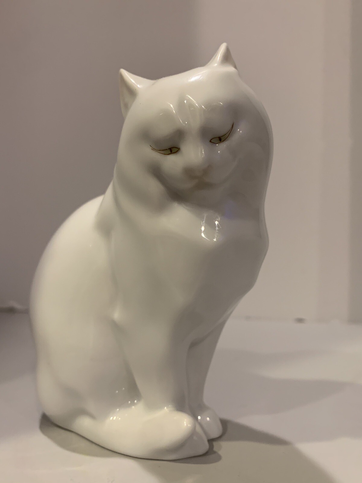 Herend Regal Sitting Cat Looking Right Natural White Persian Porcelain Cat