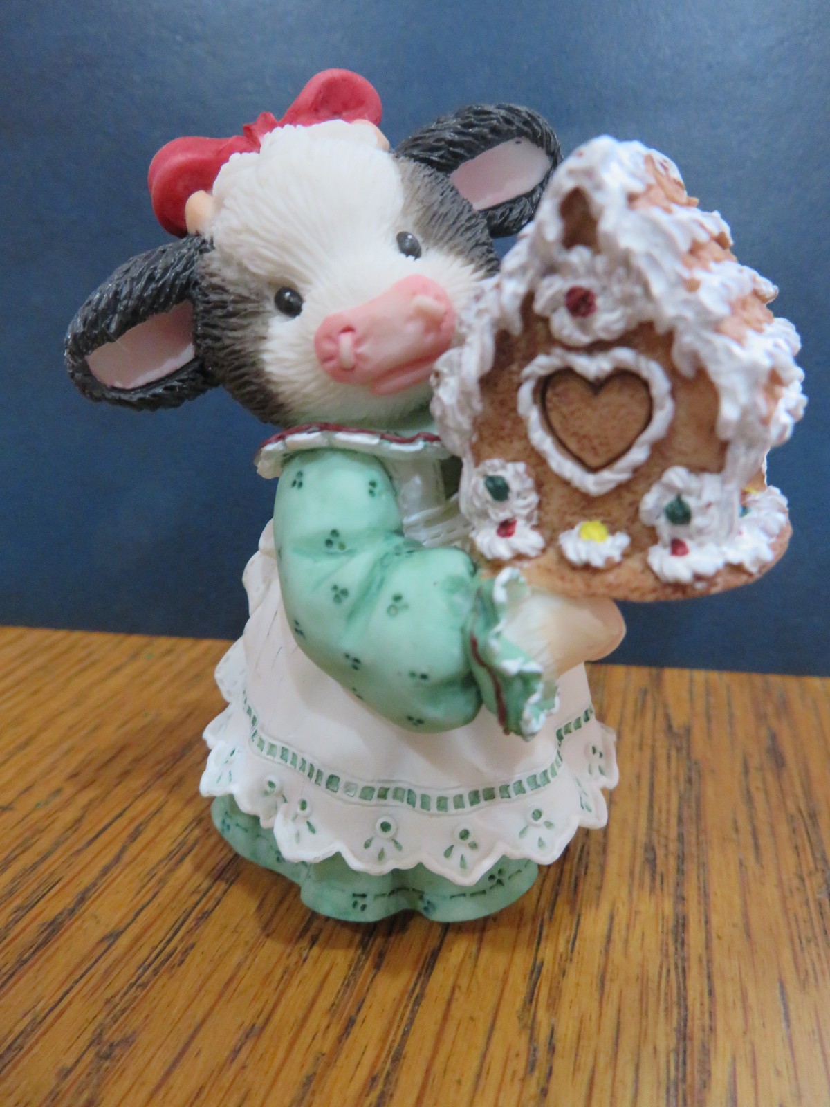 Enesco Mary’s Moo Moos HOME SWEET HOME FOR THE HOLIDAYS Christmas Figurine
