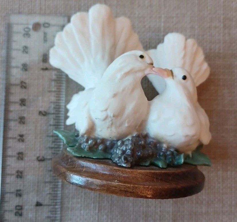 Capodimonte Vtg “Cooing Pigeons” By Giuseppe Armani White Doves Love