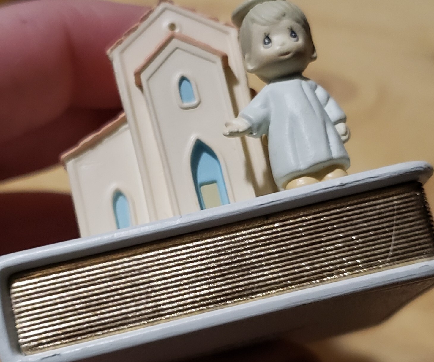 Precious Moments 1991 There’s A Christian Welcome Here Plastic W/Mini Bible
