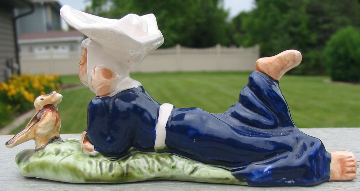 Vtg 1971 Dave Grossman Designs Chill Nun Bird Worm Porcelain Figurine Cornette