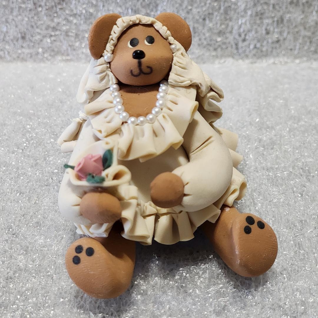 VINTAGE HANDMADE RESIN CLAY MINI TEDDY BEAR BRIDE FIGURINE