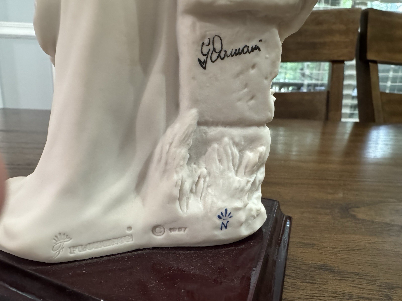 Stunning 1987 G. Armani “Lady with Doves” Capodimonte Porcelain Sculpture Italy