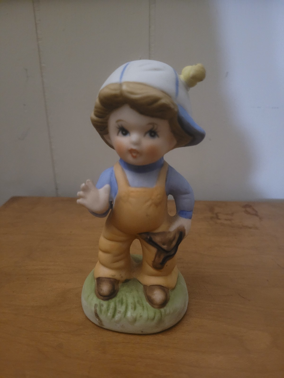 Vintage HOMCO 5″ Figurine Boy with Slingshot and Girl with Rabbit Taiwan READ