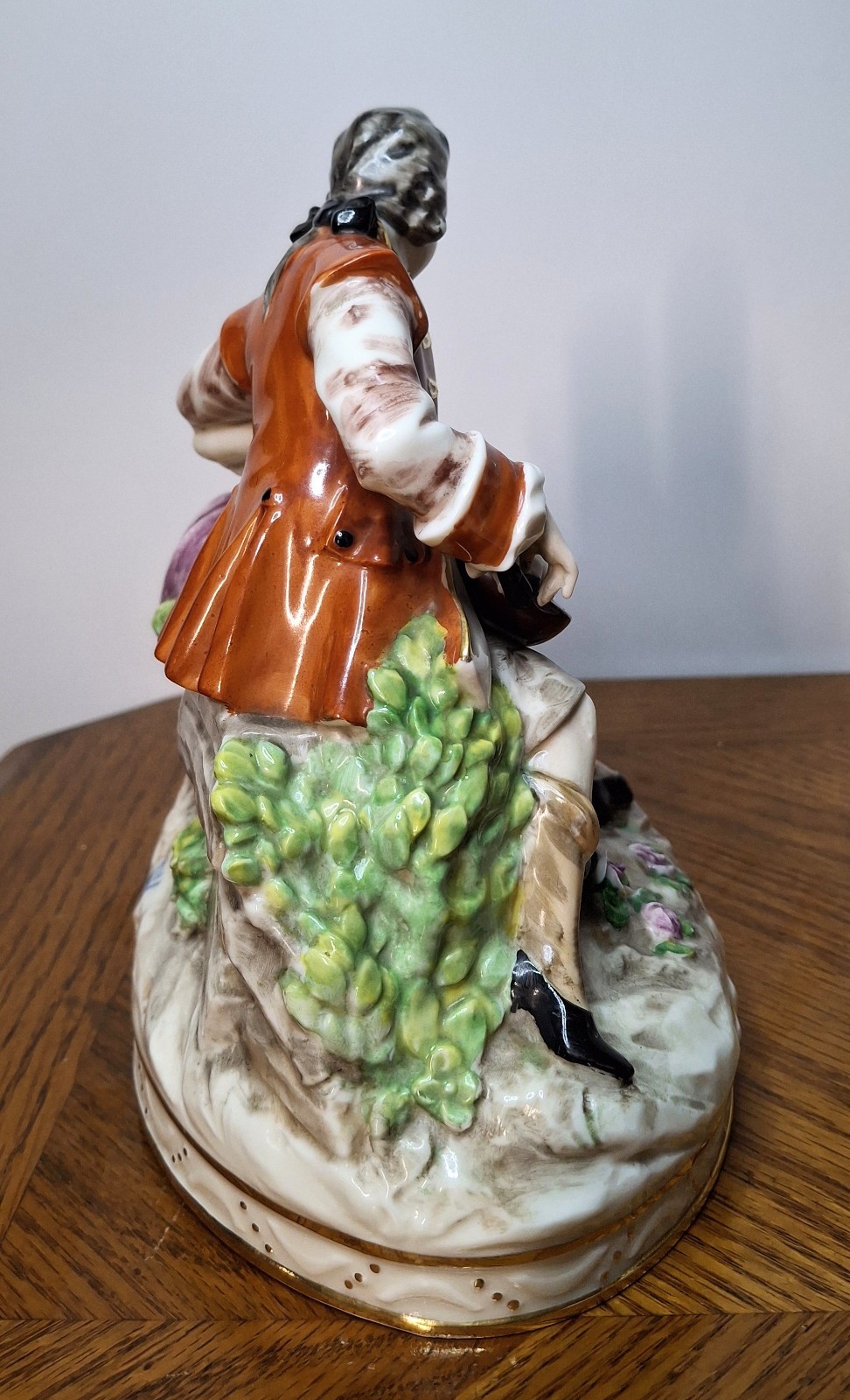 Capodimonte porcelain italy Couple Playing The Hurdy Gurdy Instrument 1611 Stamp