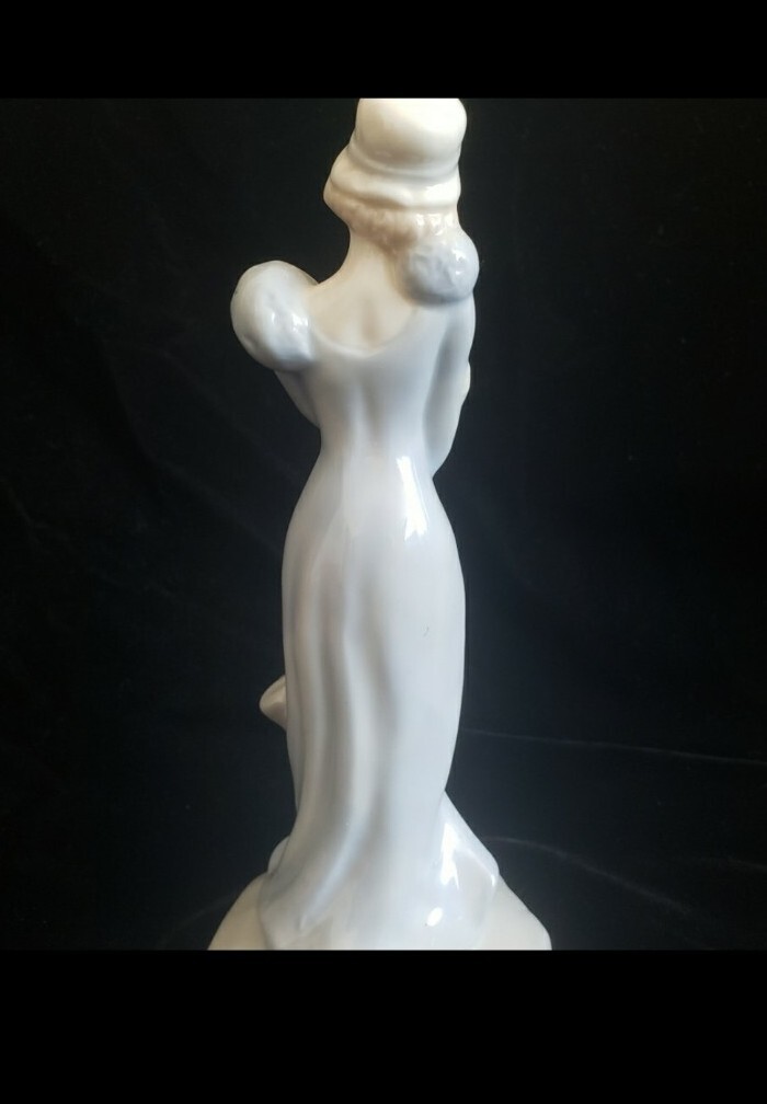 Porcelain Retro Style Dressed Nice Elegant Lady Figurine