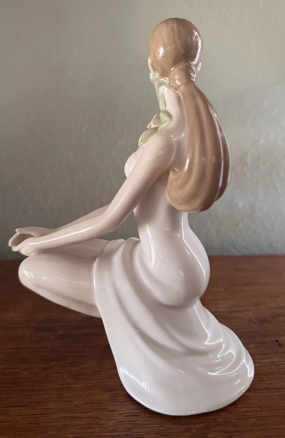 McWilliams Posing Lady Woman Kneeling 6.5″ High Porcelain Figurine