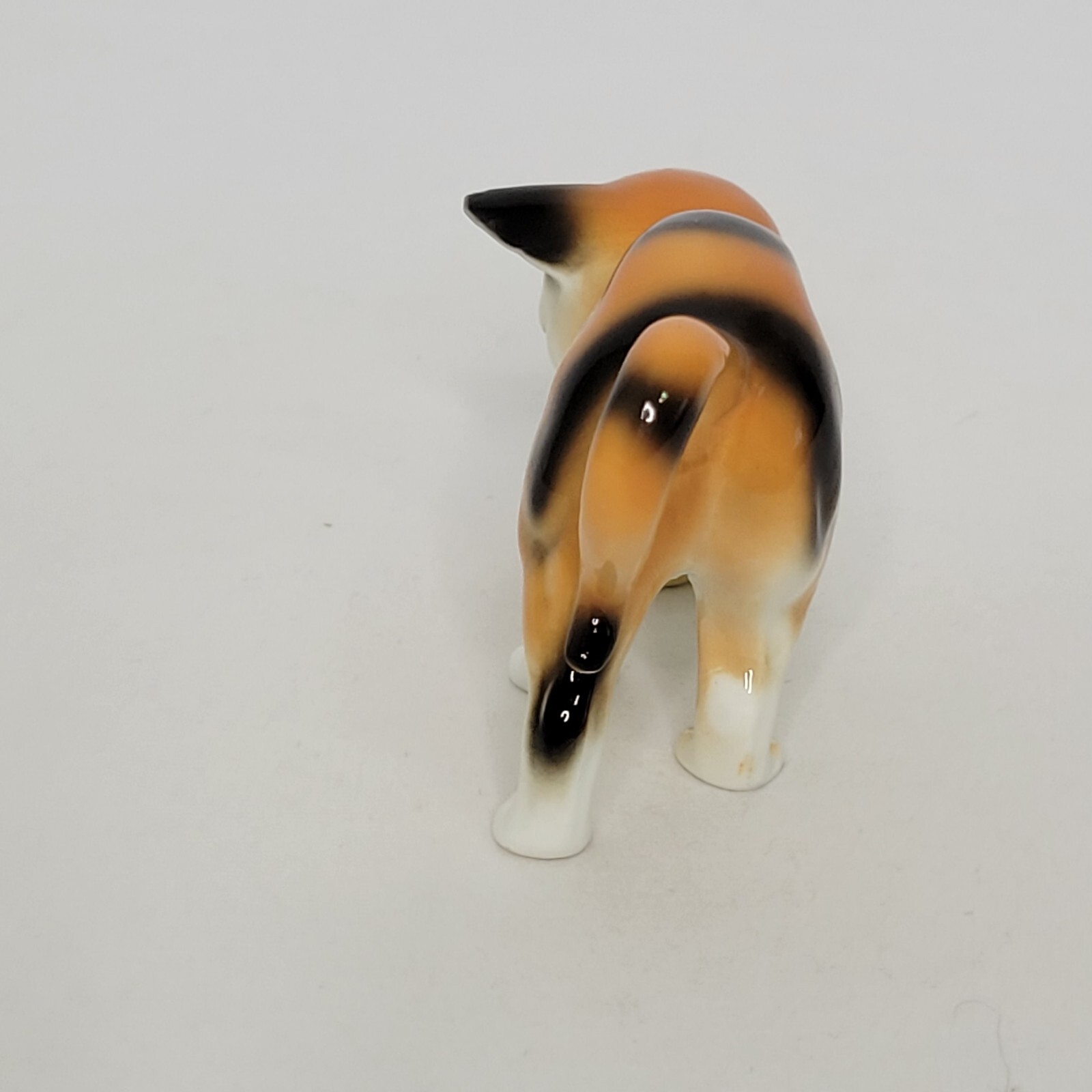 Danbury Mint Porcelain Cats of Character Nuts in May Figurine 3″ x 2″