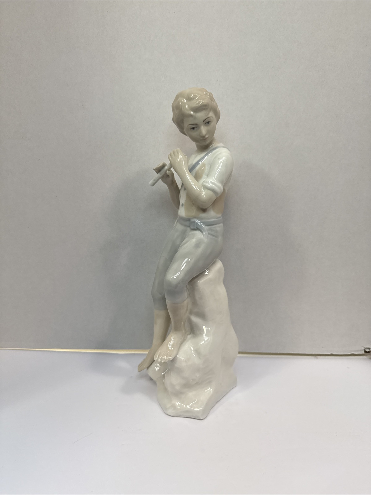 LLADRO CASCADES STYLE BOY WITH FLUTE Figurine 12.5” Damaged Flute