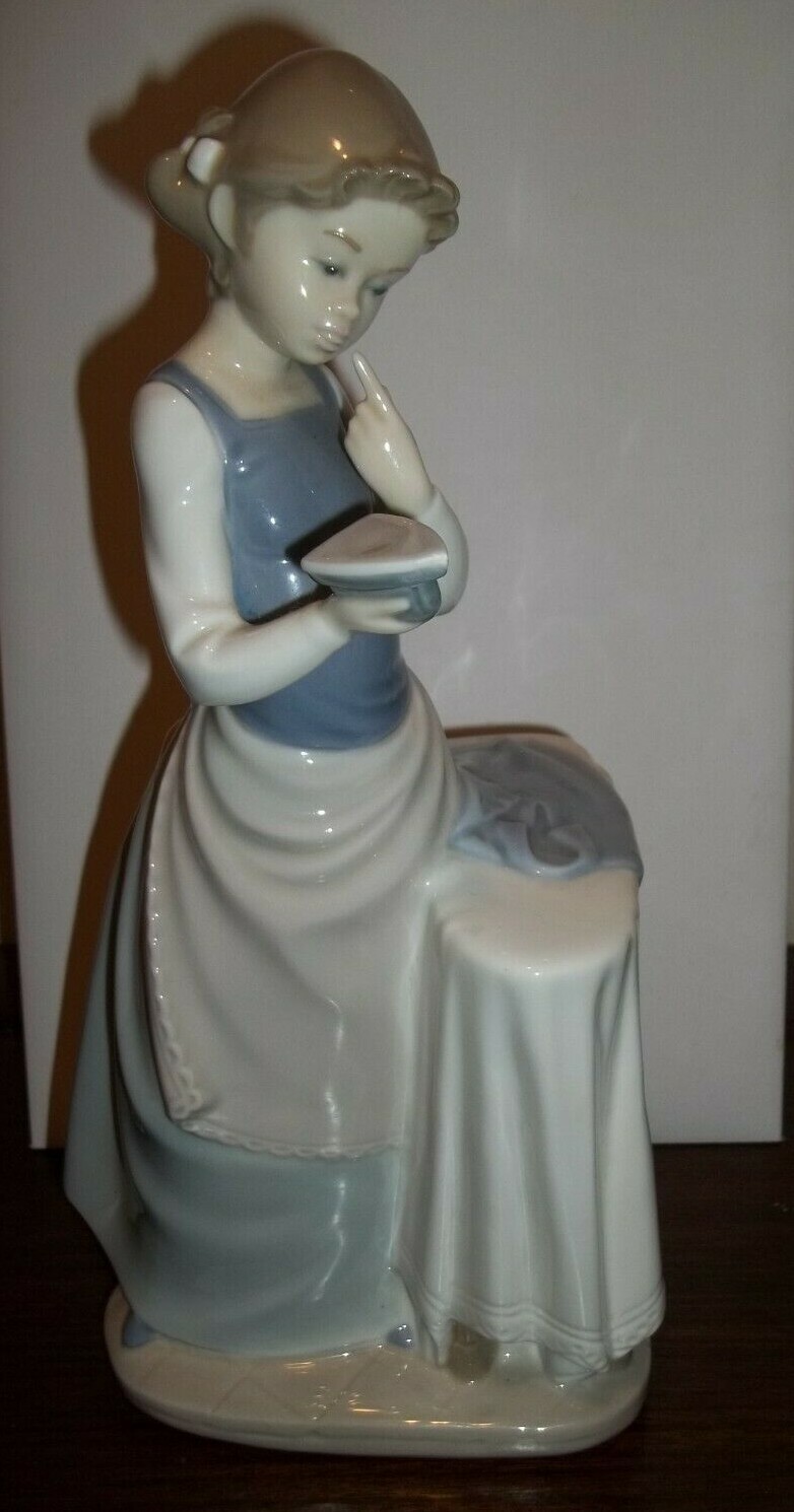 LLADRO #4981 10 1/2” “Girl Ironing” Porcelain Made in Spain Retired Issued 1977