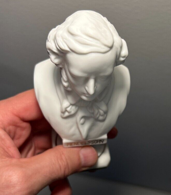 23/349X Bisque Porcelain Gold Trim Mendelssohn 5 inches tall
