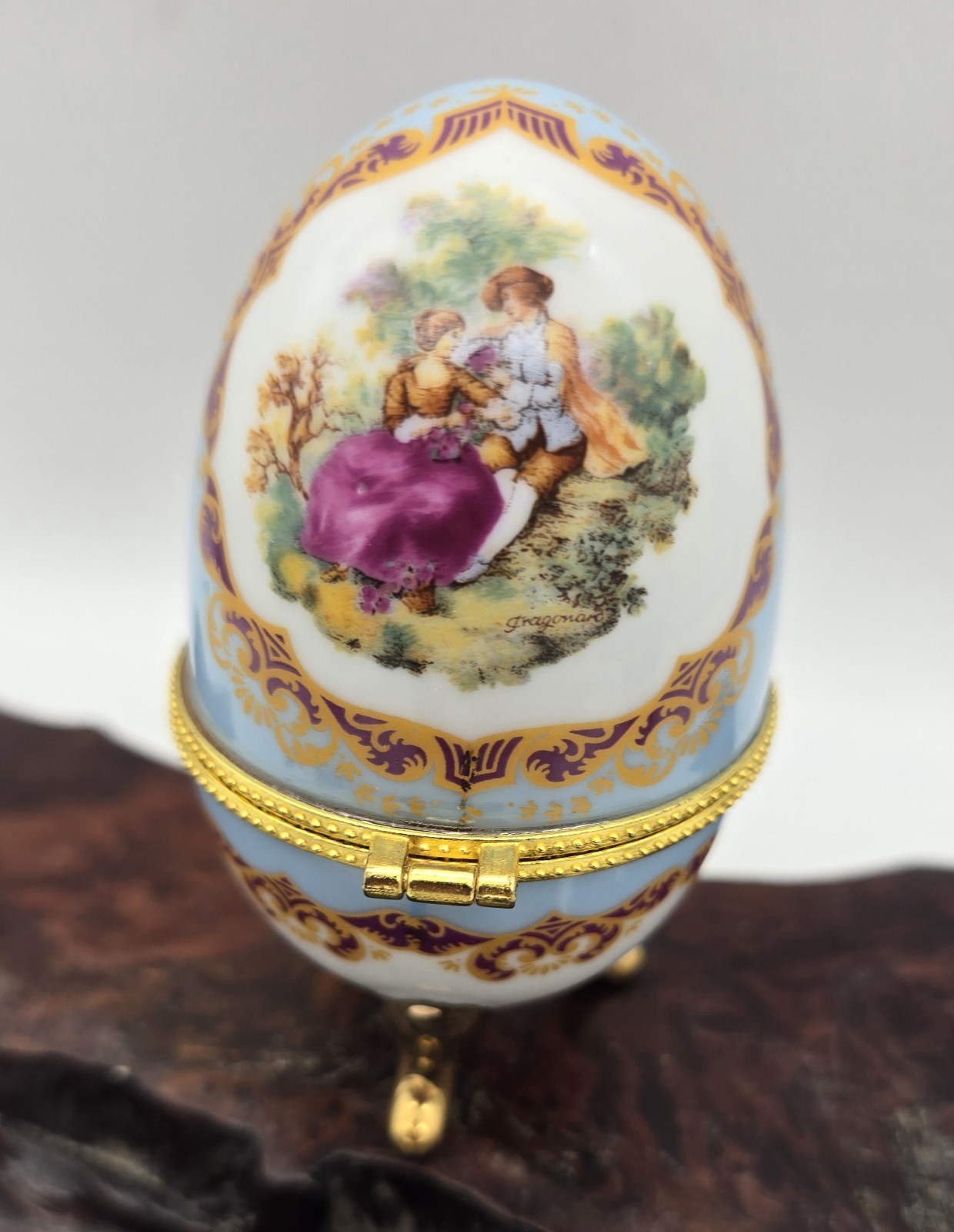 Porcelain Hinged Gold Tone Gilded Egg w/Courting Couple Trinket ~ Easter