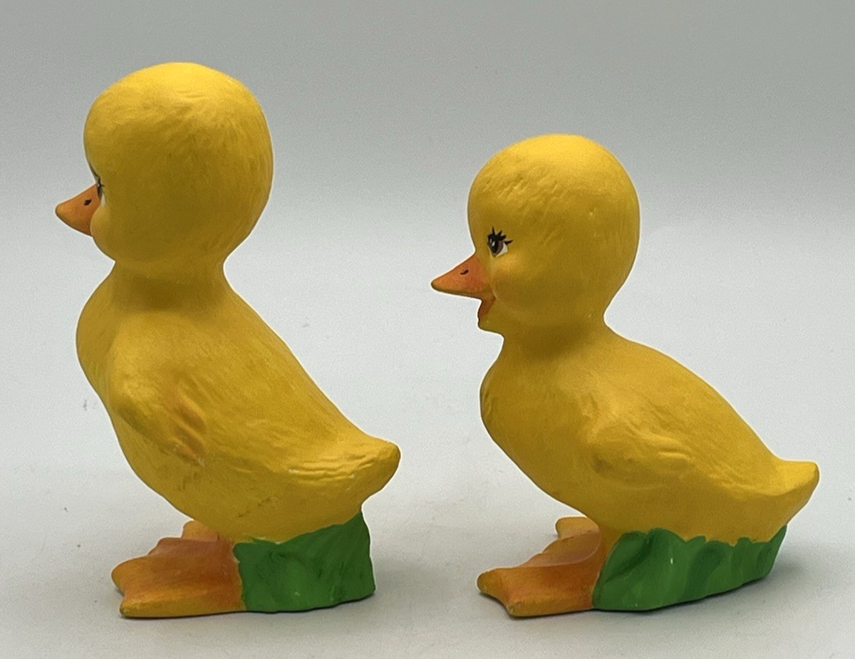 Vtg Ceramic Yellow Ducks Ducklings Handpainted Lot Of 2 Easter Spring 5” & 4.5”H