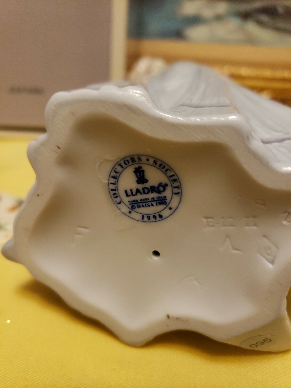 VINTAGE RETIRED LLADRO GIRL WITH FLOWER BASKET #7644 FIGURINE STATUE ORIGINAL BO