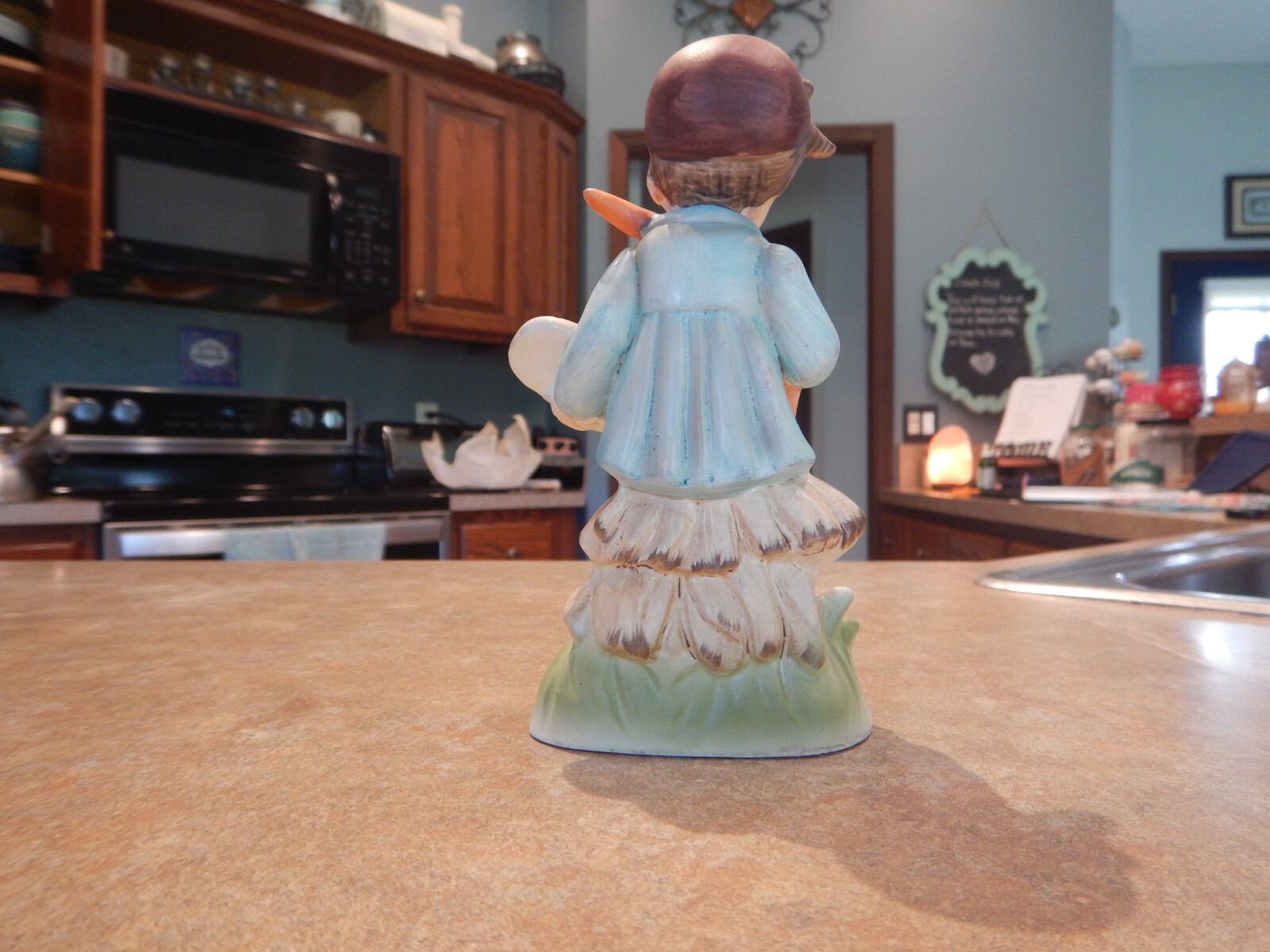 Royal Crown 6.5″ Ceramic Figurine – Little Artist