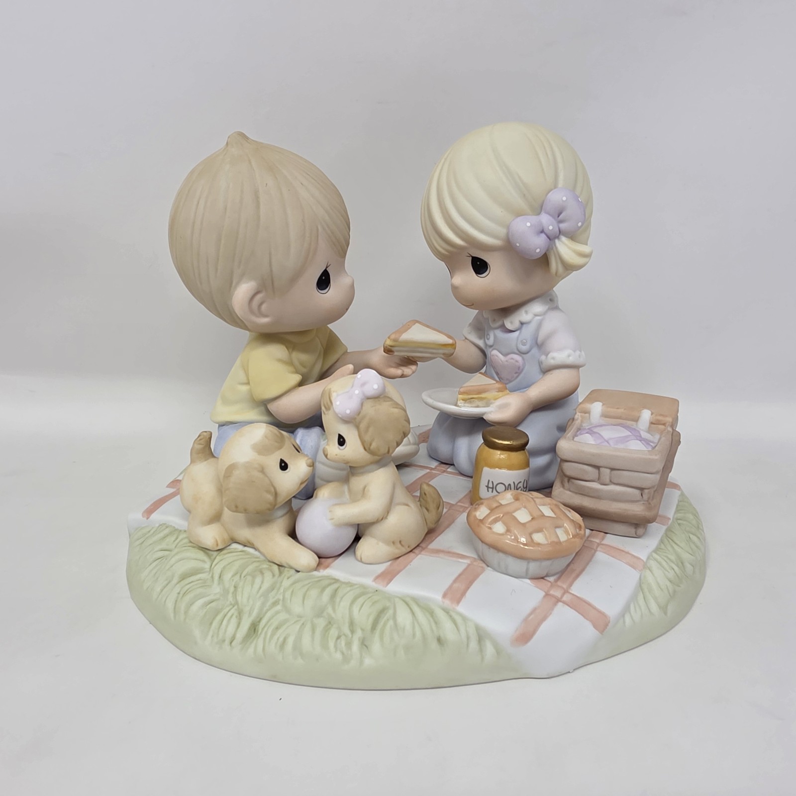 Precious Moments Life’s A Picnic With My Honey Puppy Puppies 630040 2006 Vtg
