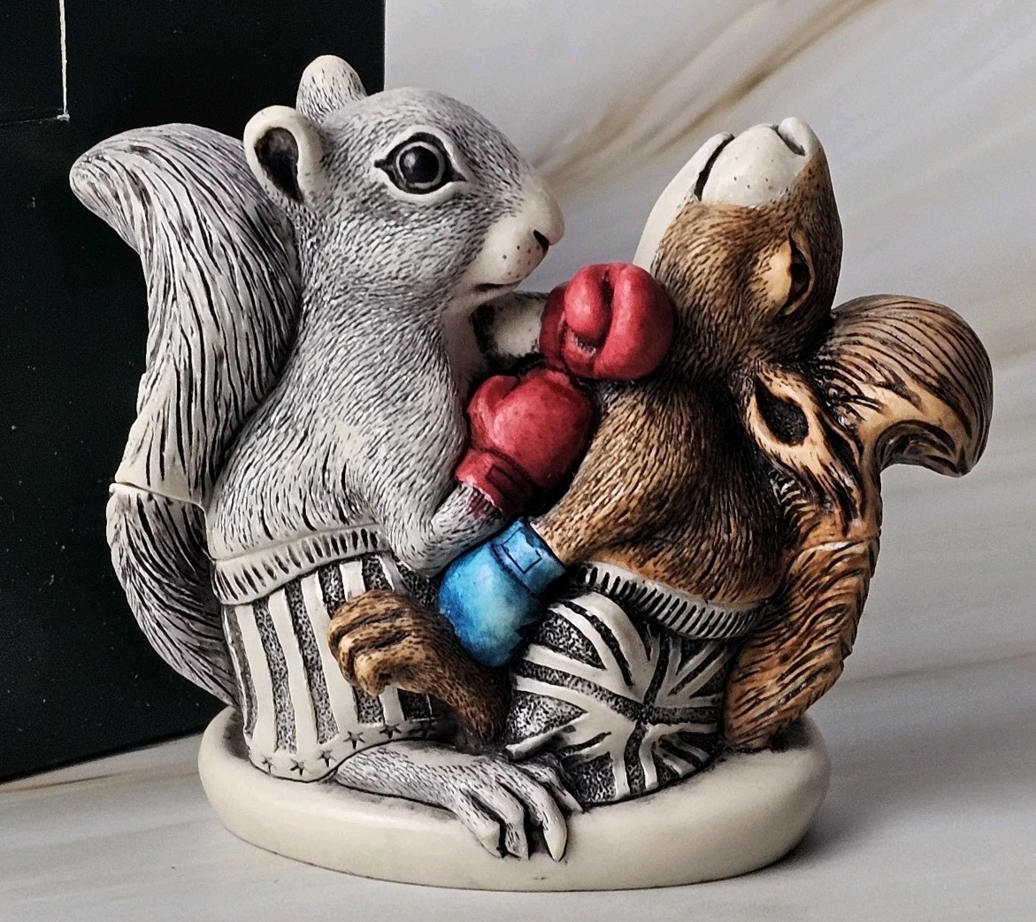 Harmony Kingdom ‘Eyes on The Prize” Hand Painted Collectible UK Marble Resin