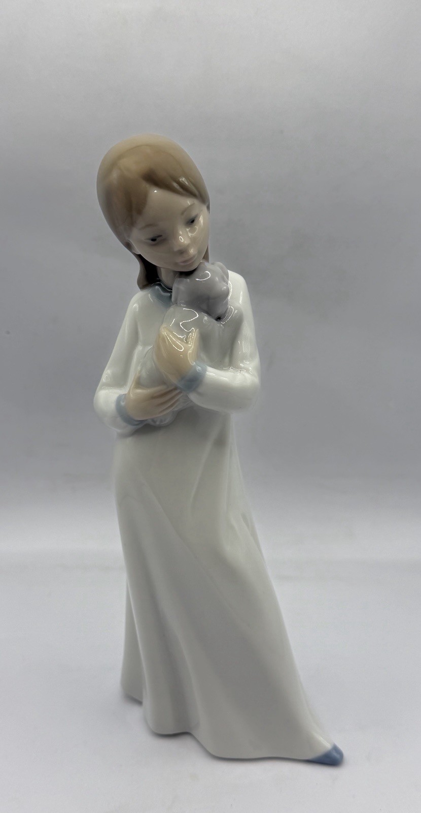 LLADRO NAO GIRL WITH DOG PUPPY 8 IN PORCELAIN FIGURINE # 563 GIRL IN NIGHTGOWN