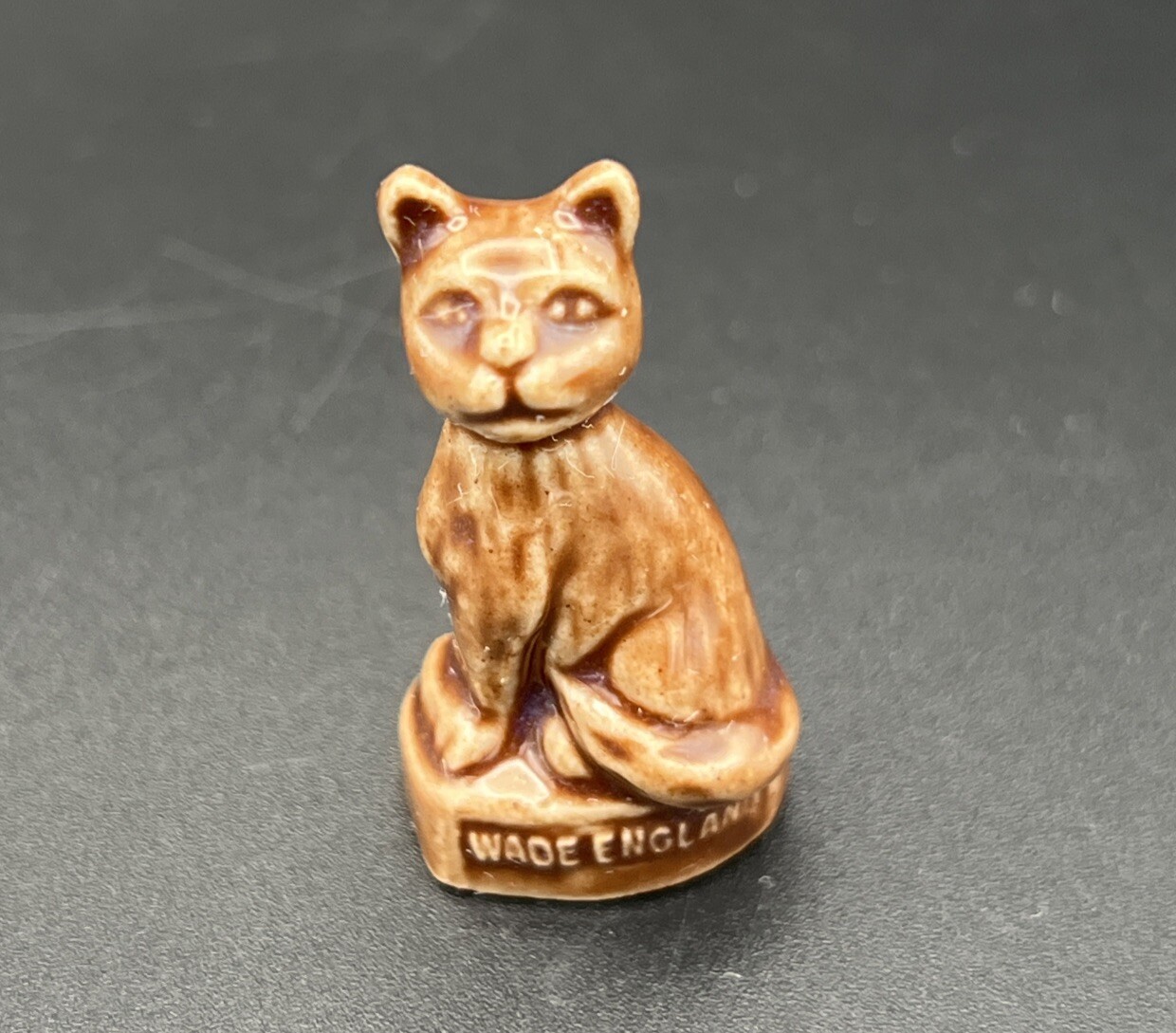 Wade Whimsies England Brown Cat And Timber Wolf Red Rose Tea Figurine