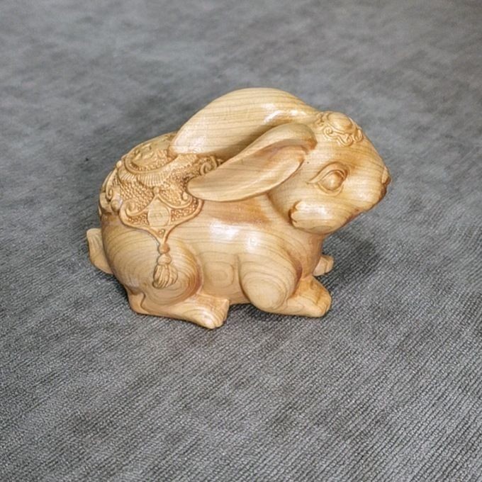 Natural Thuja Wood Carving Rabbit Statue Fengsgui Statue Table Car Ornament Gift