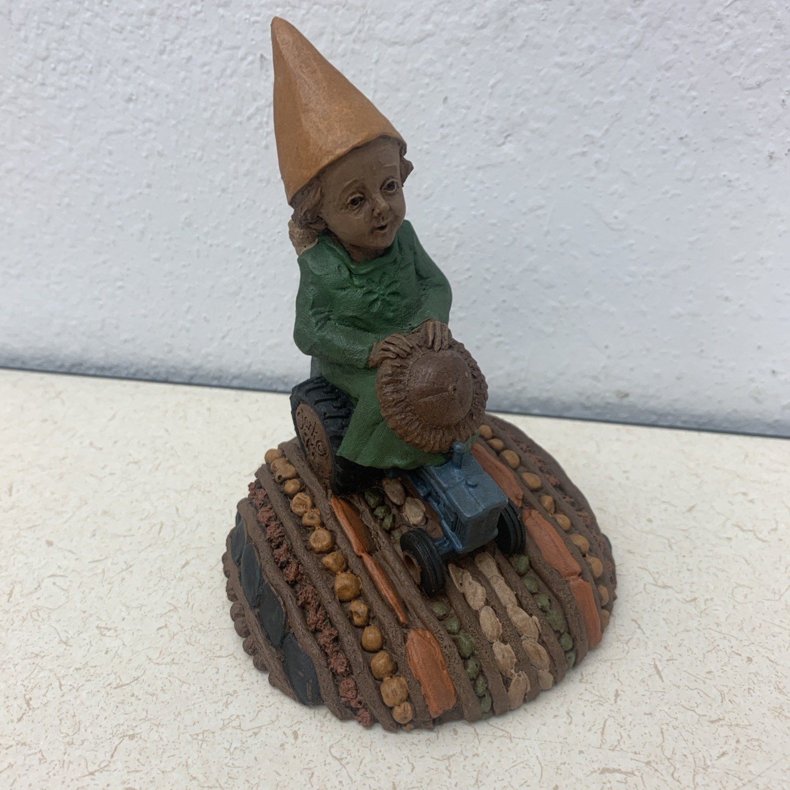 Vintage Tom Clark Gnome Jeanette Tractor Figurine Retired 1991 4.5″ tall Cairn