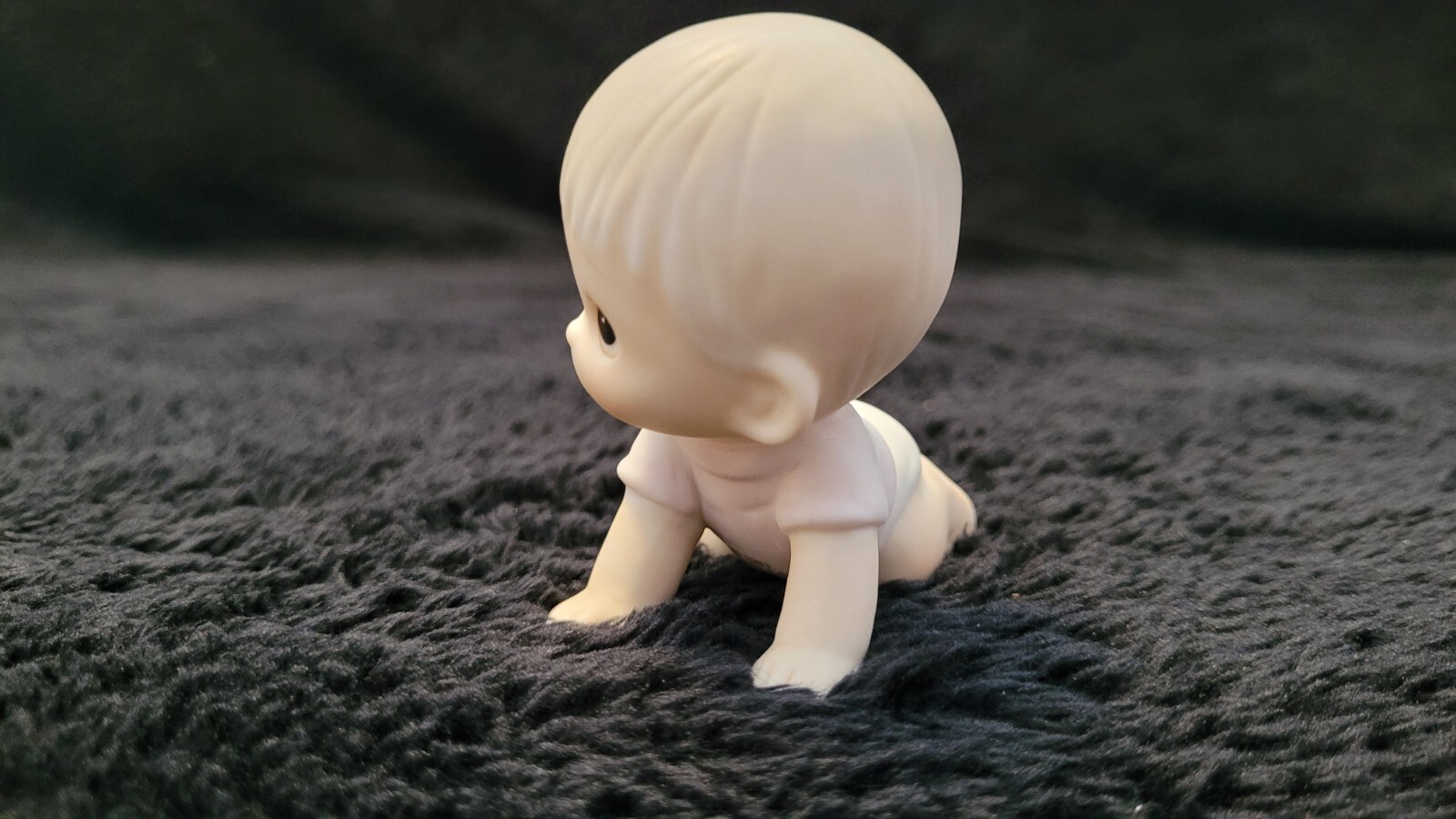 Vintage Precious Moments Figurine Baby Boy Crawling 1983 Jonathon & David E-2852