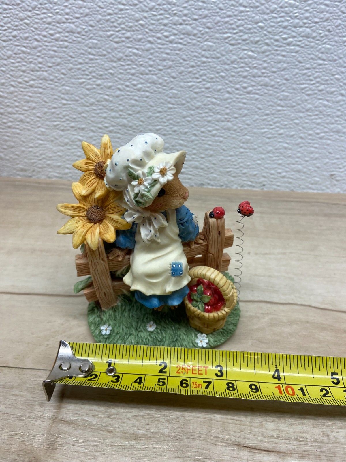 Vtg 1995 Enesco Mouse Tailes “Ladybug Ladybug Fly Away Home” Ceramic Figurine