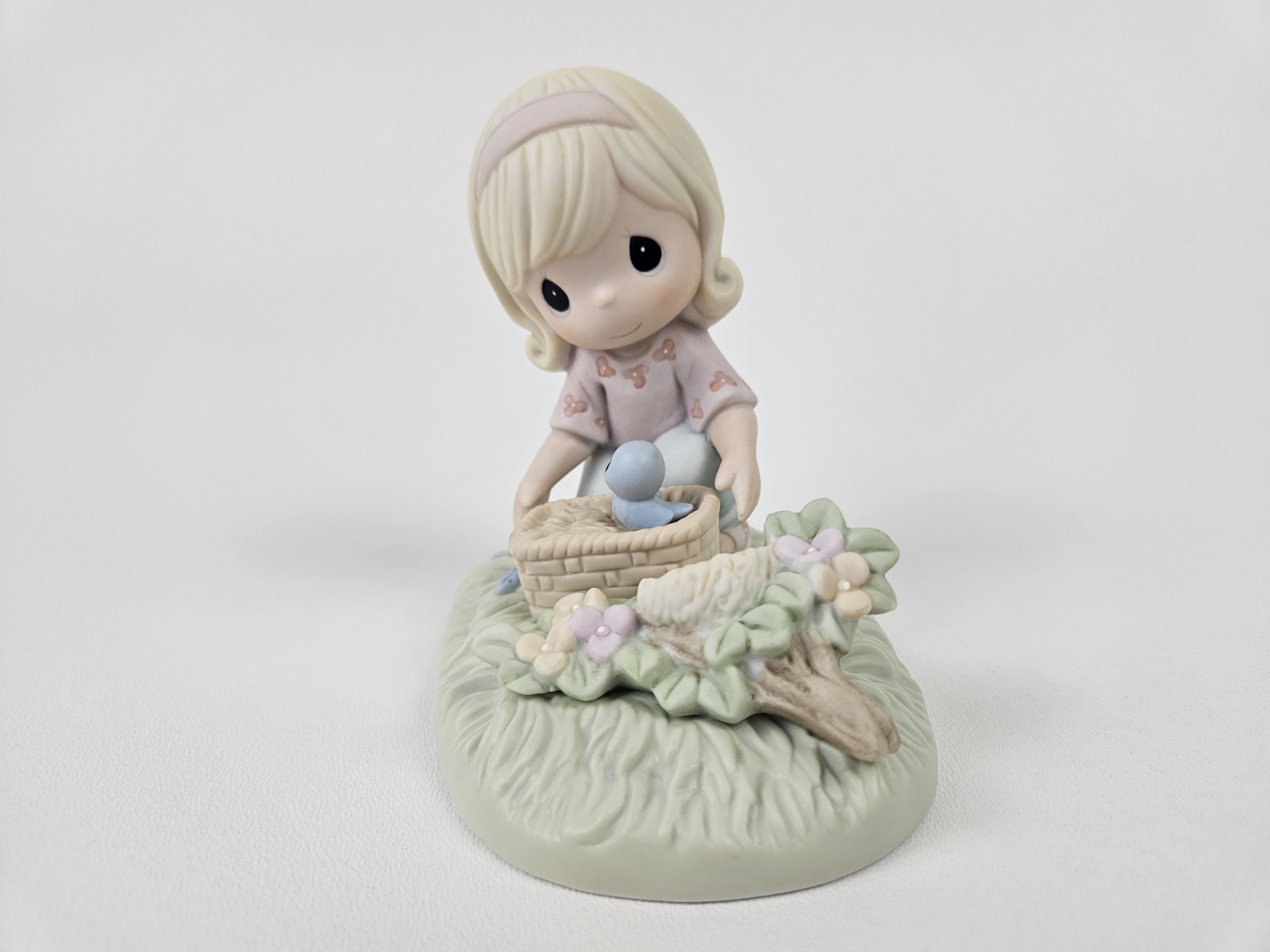 Precious Moments 2007 It Only Takes A Moment To Show You Care CC790001 Girl Bird