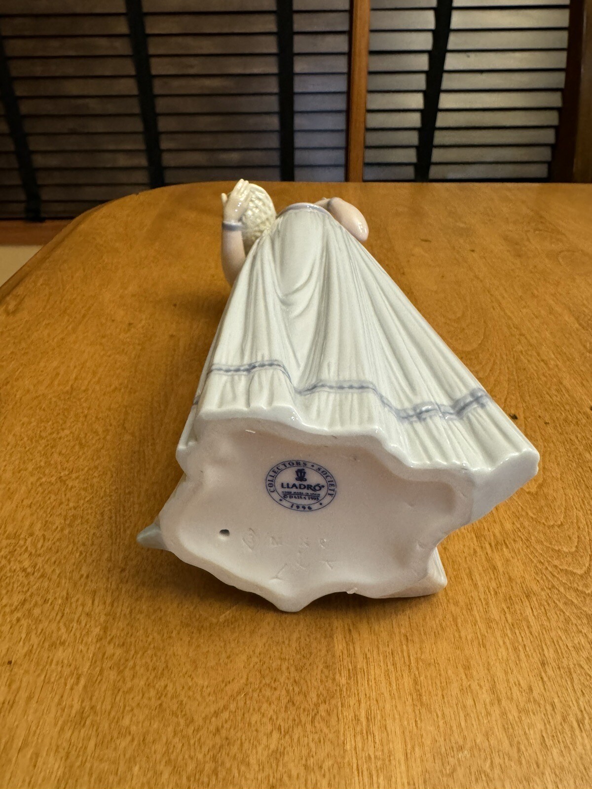 Lladro #7644 “Innocence in Bloom” – Excellent condition