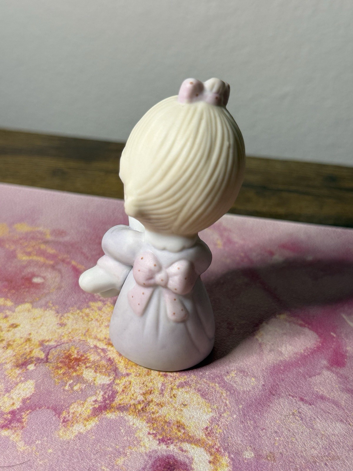 Precious Moments Porcelain Figurine Little Girl Jesus Loves Me. No Box. Vintage