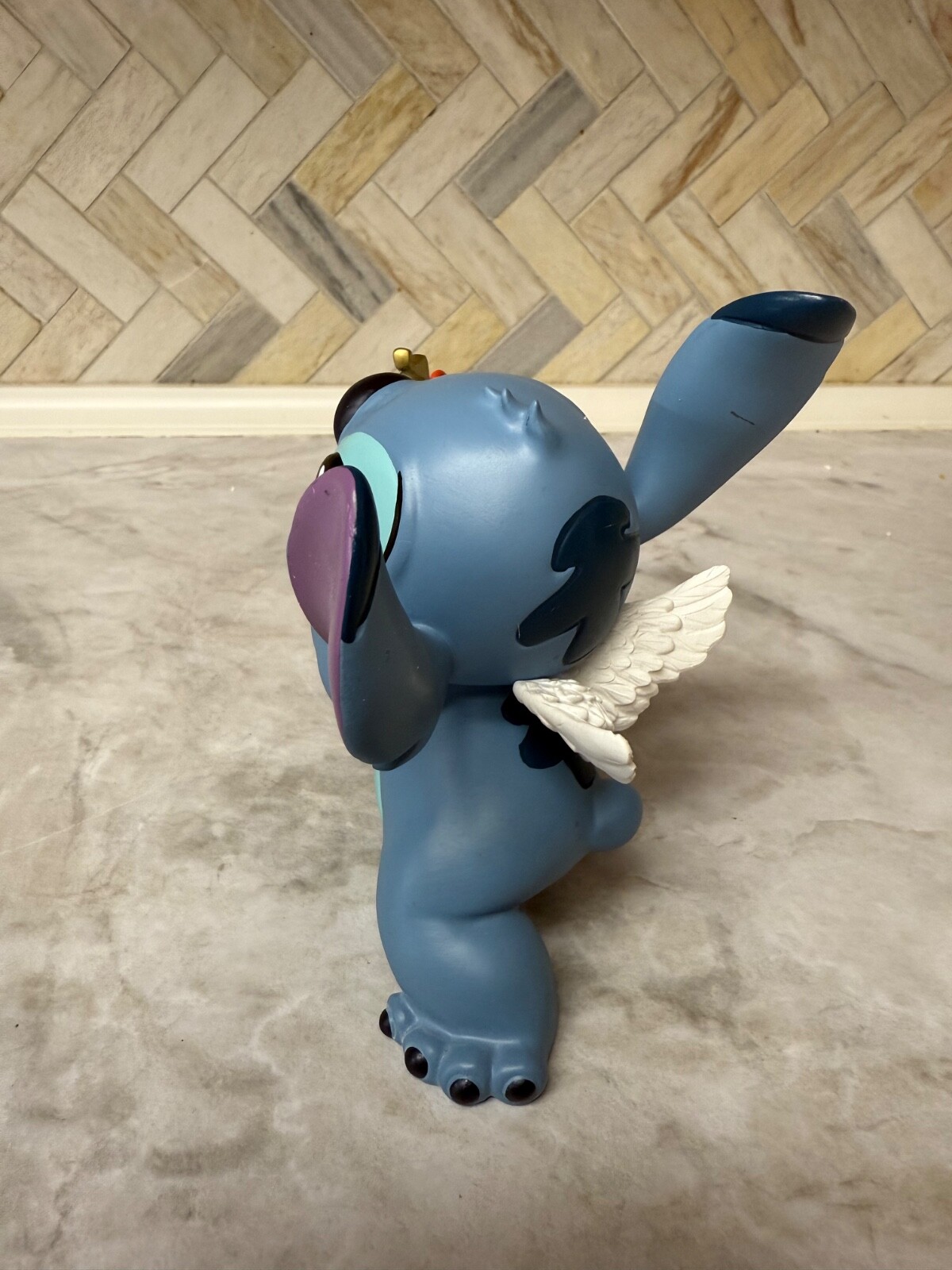 Disney Showcase STITCH VALENTINE’s DAY MOMENT 6016298 BRAND NEW