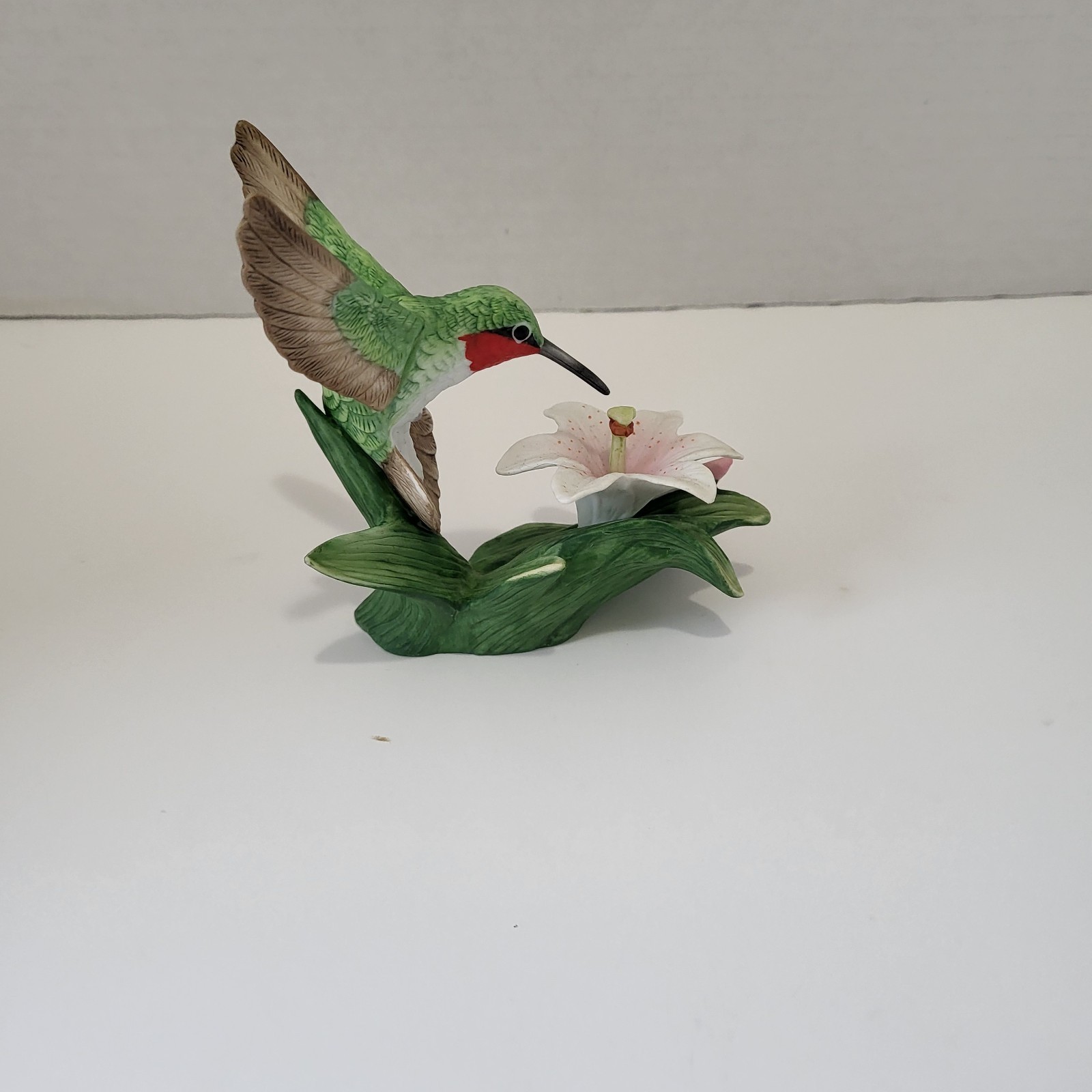 VTG 1996 Bronson Collectibles Porcelian Ruby Throated Hummingbird With Lily