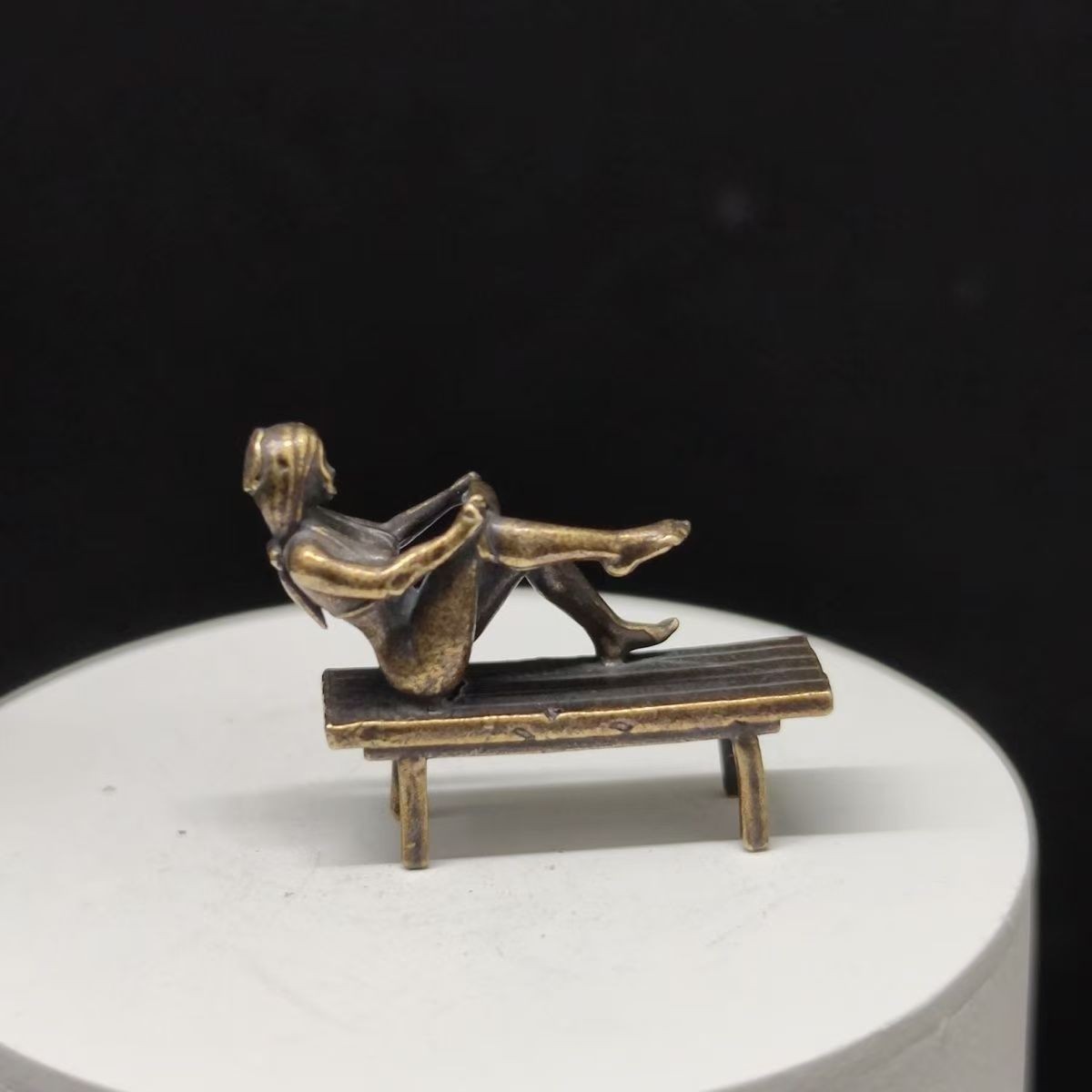 Mini Brass Seated Pin-Up Figurine – Retro Art Collectible Decor Statue