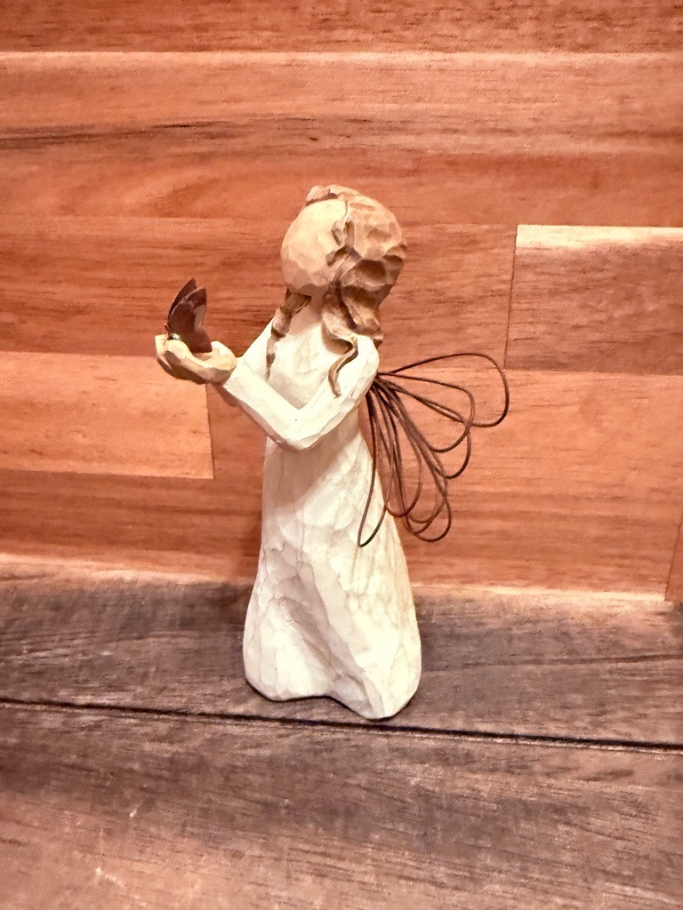 Willow Tree Angel of Friendship & Angel of Freedom Figurine Bundle – Lot of 2