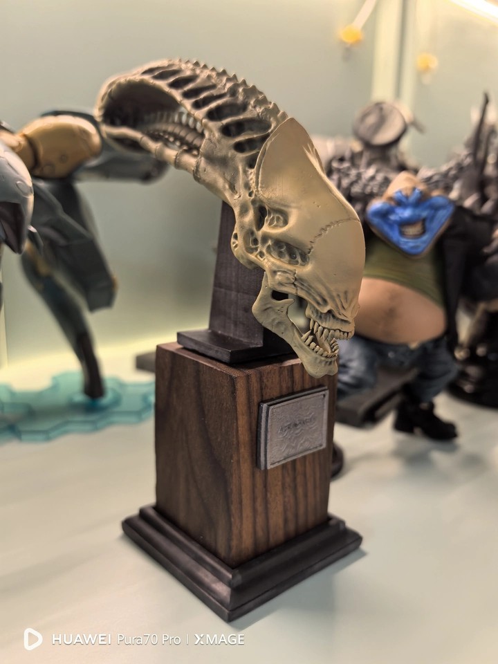 Desktop Museum Alien Skull Model Resin Ornament 15.5cm(H) New In Stock
