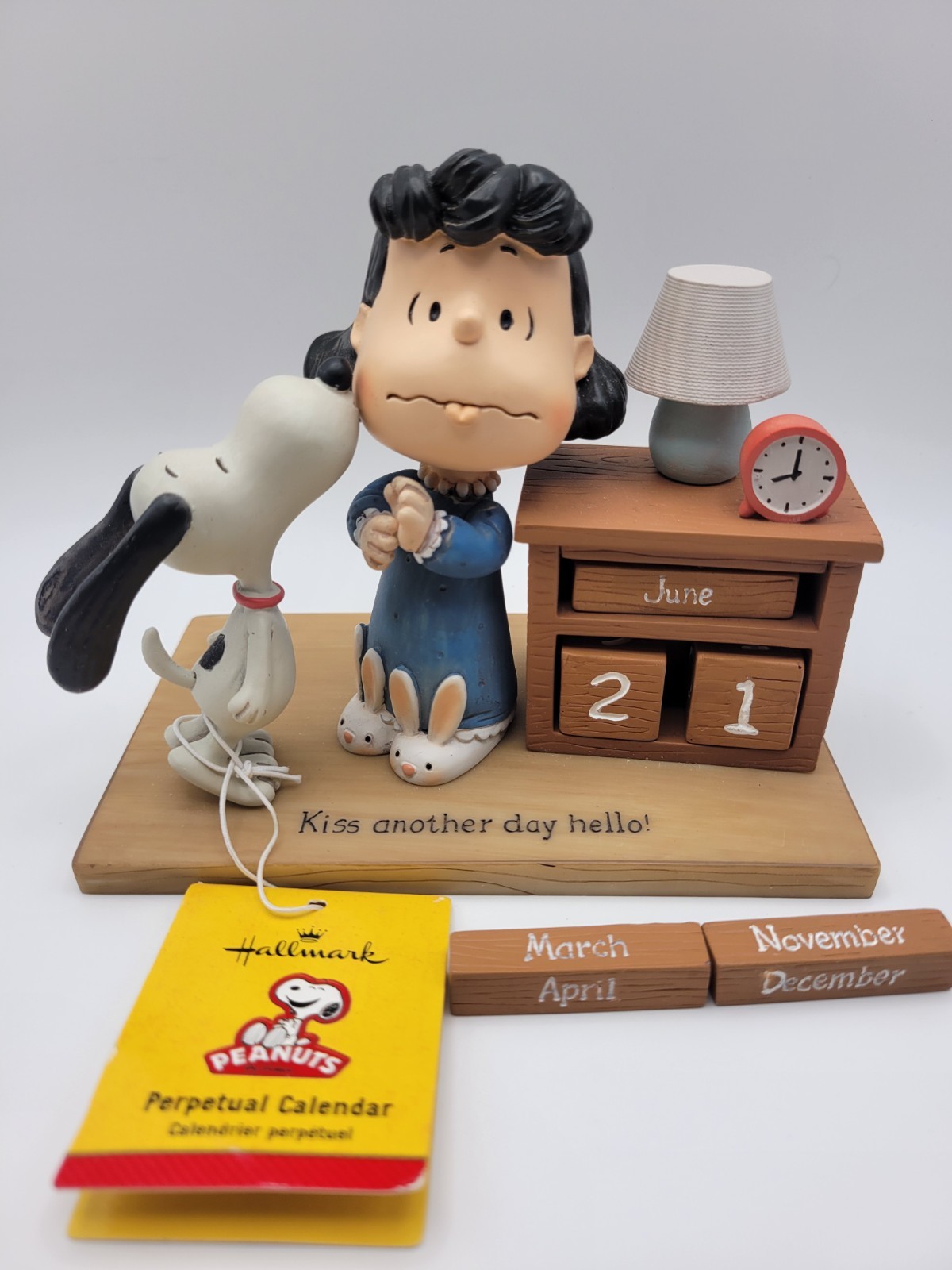 Hallmark Peanuts Gallery Perpetual Calendar Snoopy Kissing Lucy 2013 Figurine