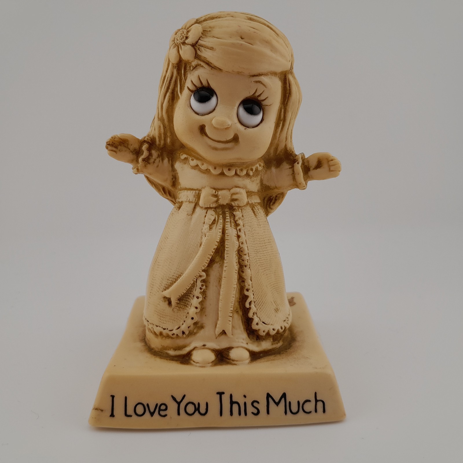 Vintage R W Berries Sillisculpt I Love You This Much Girl Figurine 1976