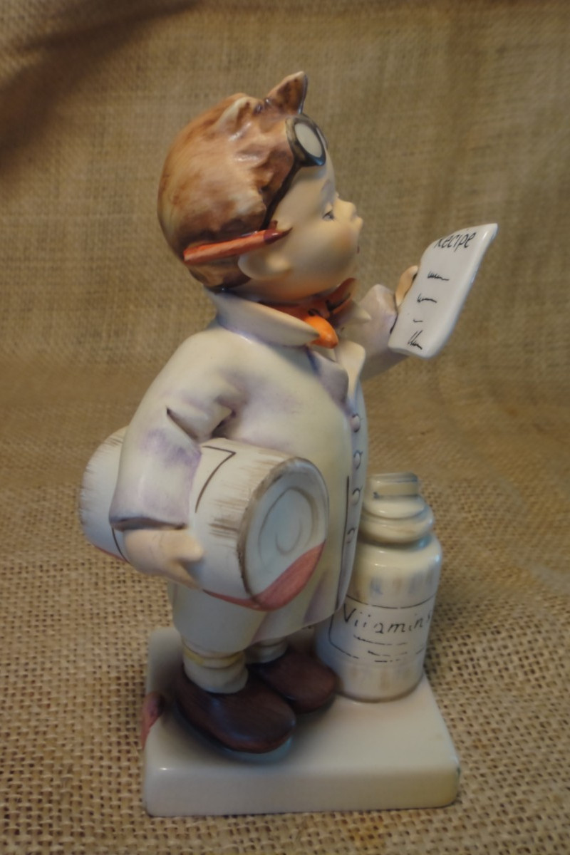 Vintage M.I.HUMMEL “LITTLE PHARMACIST” TMK6 322 1955 GOEBEL W. GERMANY 1983 EXC